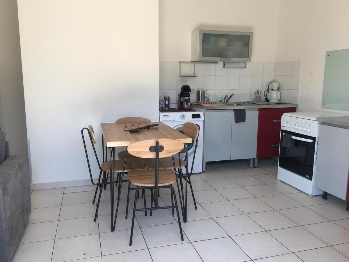 De La Clape A La Mer Mon Petit Pavillon Labellise - F2- Piscine Commune - Wifi Gratuit- Parking Prive - Arrivee Autonome - 800 M Plage - Grande Terrasse Abritee Vent - Saint-Pierre-la-Mer  Екстериор снимка
